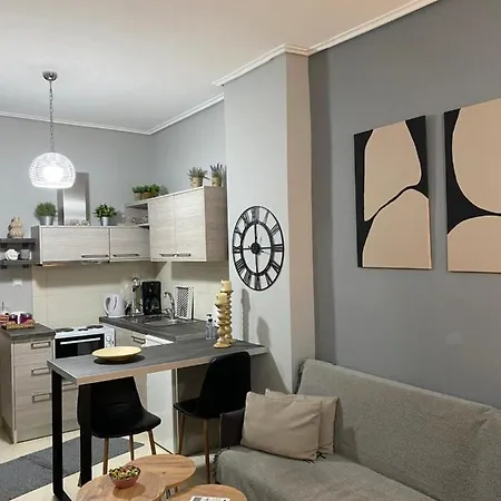 On The Square カラマタ